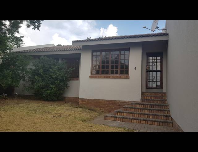 2 BEDROOM SIMPLEX TO LET IN LONEHILL